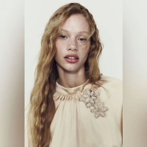 ZARA SATIN TOP WITH FLORAL APPLIQUÉ - Picture 3 of 10